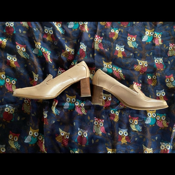 Hush Puppies Nude Loafer - Size 6.5 - Picture 3 of 9